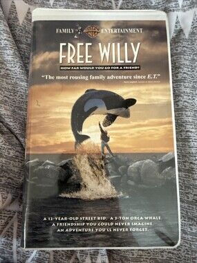 Free Willy (VHS, 1993, Warner Home Video Clamshell Case)